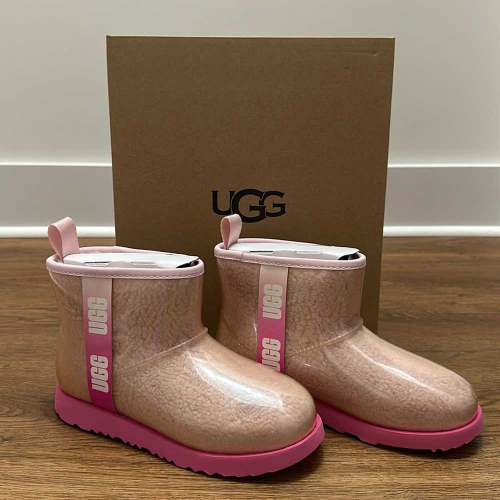 NWT UGG Kids Classic Clear Mini II Pink Sz 5